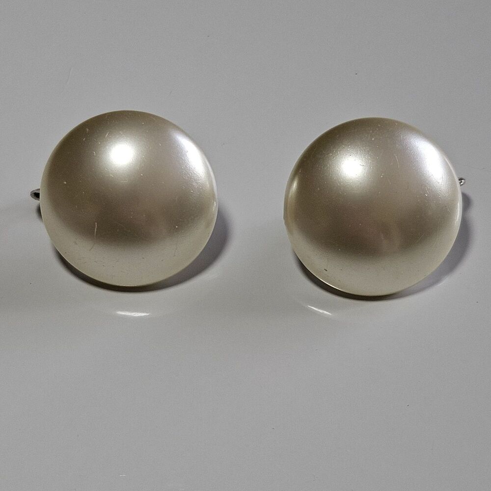 Richelieu 1960s Cream Faux Pearl Round Clip On Earrings 1"